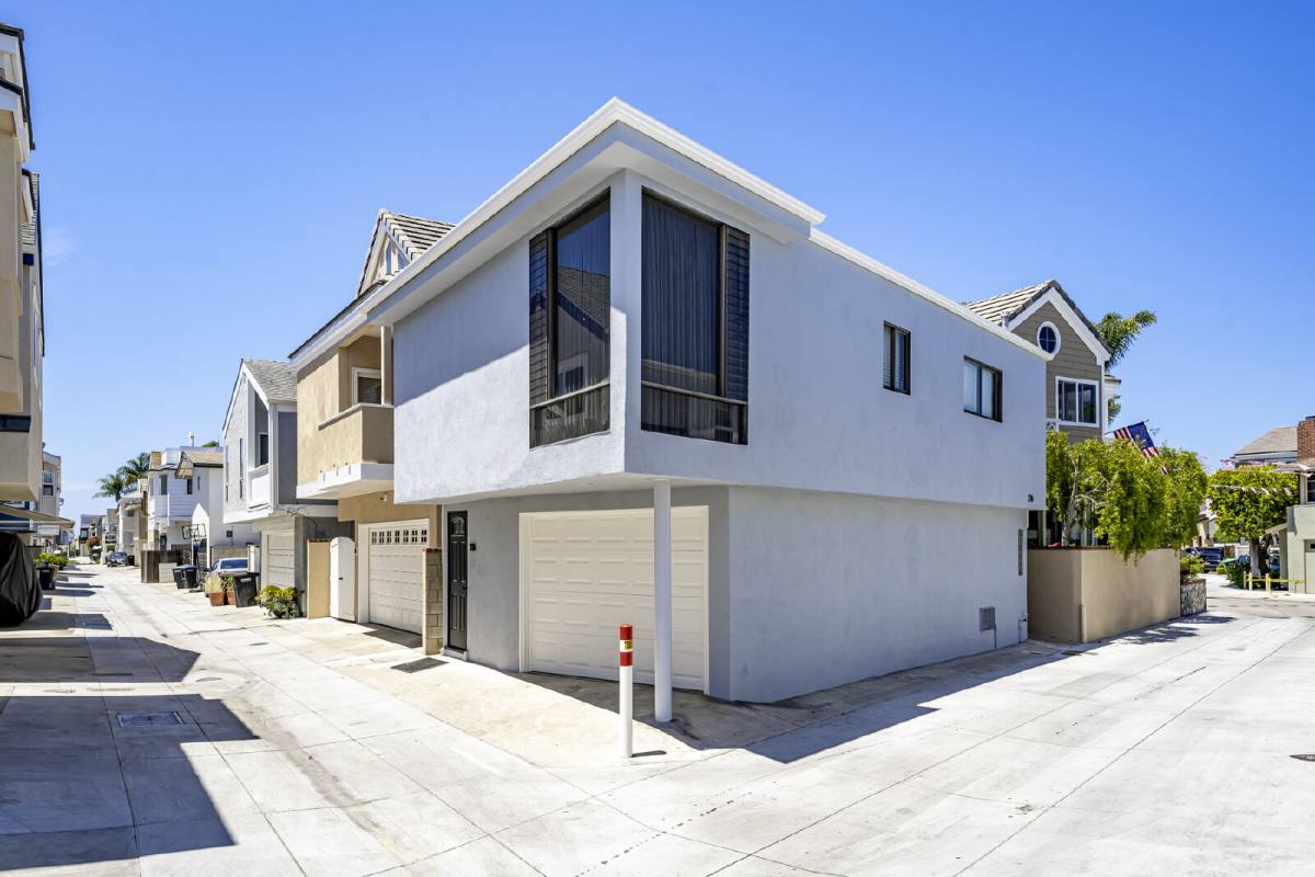 House for rent at 226 Garnet Ave, Newport Beach, CA 92662