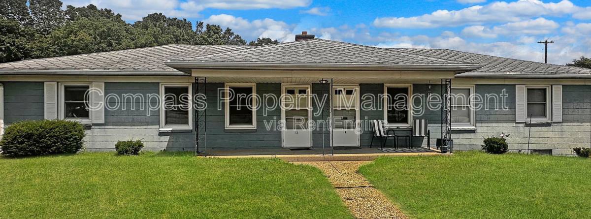 Townhouse for rent at 12 Ridgewood St, Kalamazoo, MI 49001
