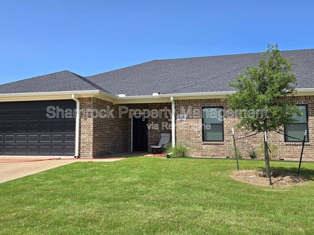Townhouse for rent at 109 W Windmill Way, Waco, TX 76706