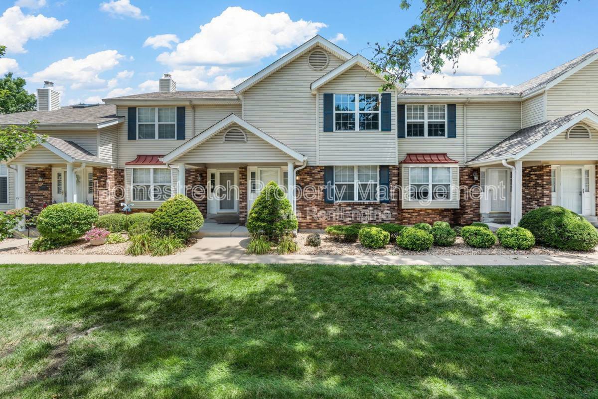 Townhouse for rent at 1777 Honeysuckle Dr, Saint Charles, MO 63303
