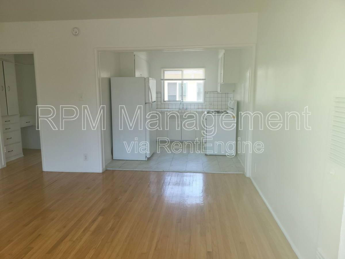 Apartment for rent at 7024 Hawthorn Ave #209, Los Angeles, CA 90028