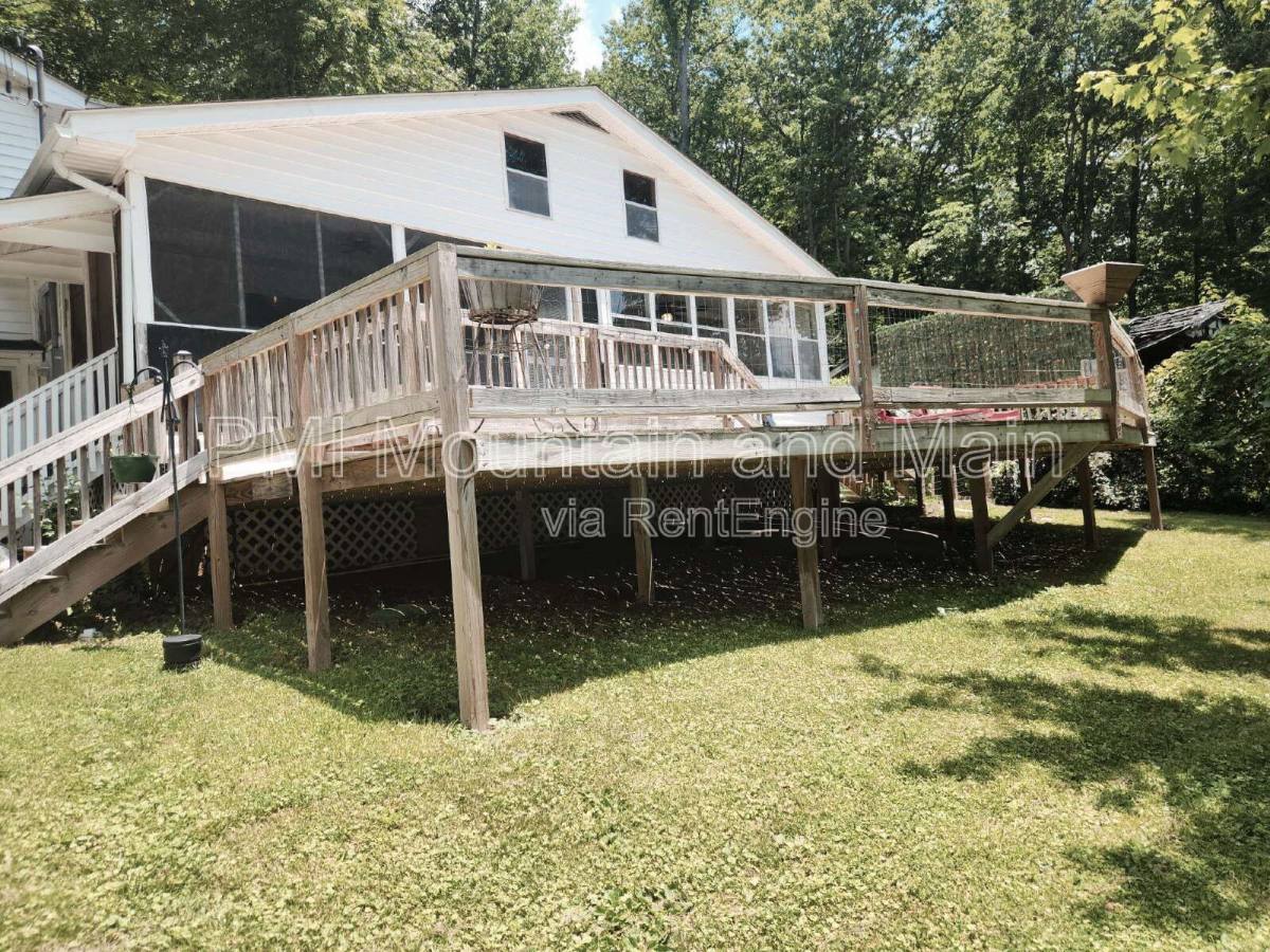 House for rent at 488 Lake Hosea Dr, Saluda, NC 28773