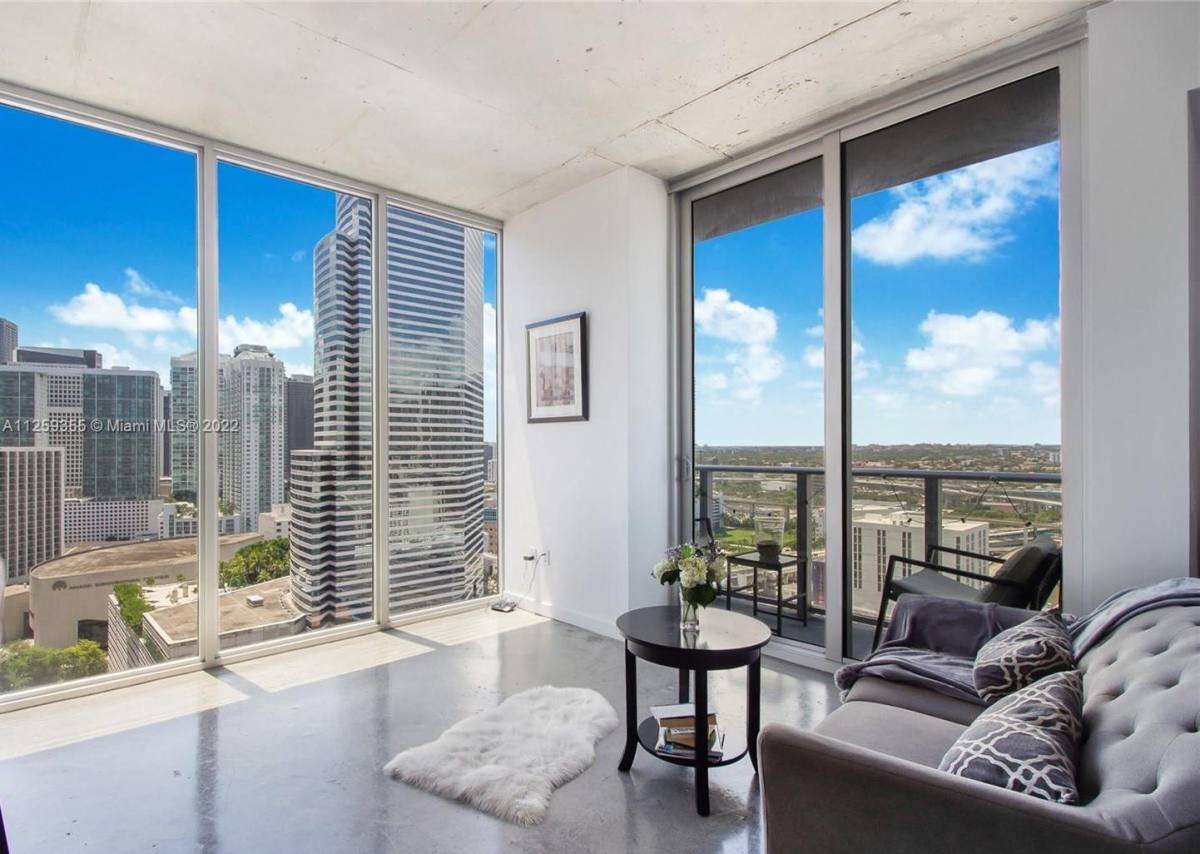 Apartment for rent at 151 SE 1st St, Miami, FL 33131