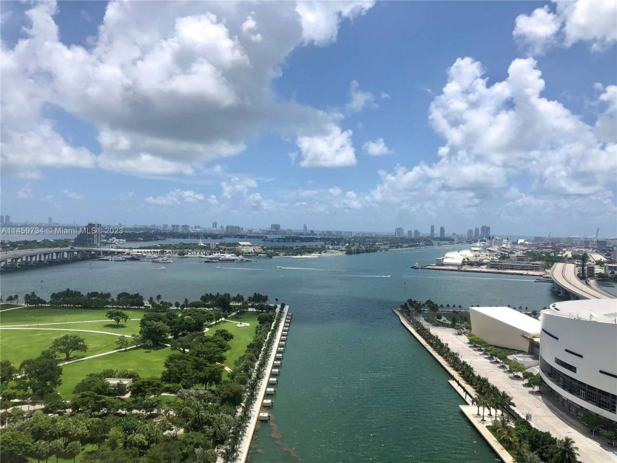 Apartment for rent at 888 Biscayne Blvd, Miami, FL 33130