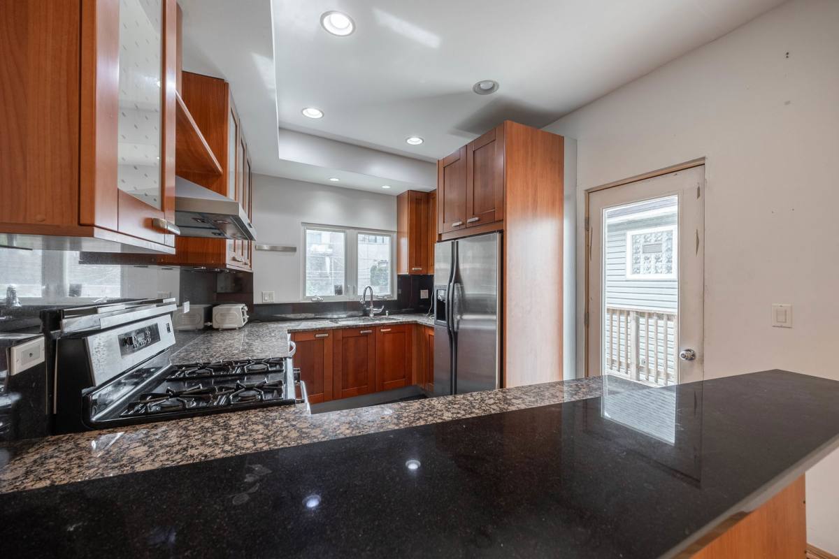 Apartment for rent at 1049 N Winchester Ave #PH, Chicago, IL 60622