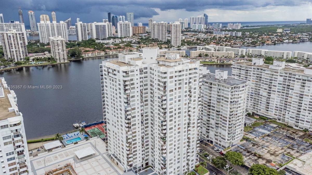 Apartment for rent at 2750 NE 183rd St, North Miami Beach, FL 33160