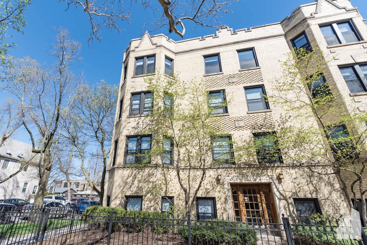Apartment for rent at 5075 N Wolcott Ave #1, Chicago, IL 60640