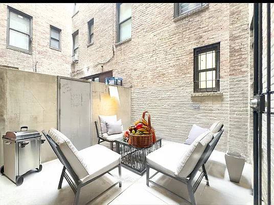 House for rent at 405 W 45th St, New York, NY 10036