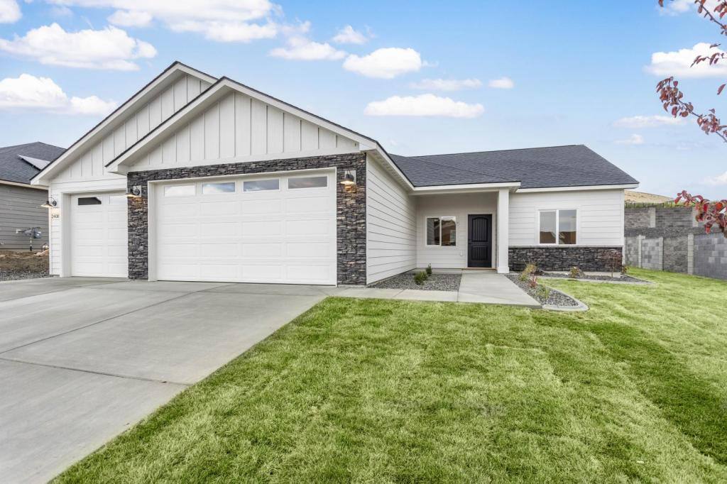 House for rent at 2408 Maggio Lp, Richland, WA 99352