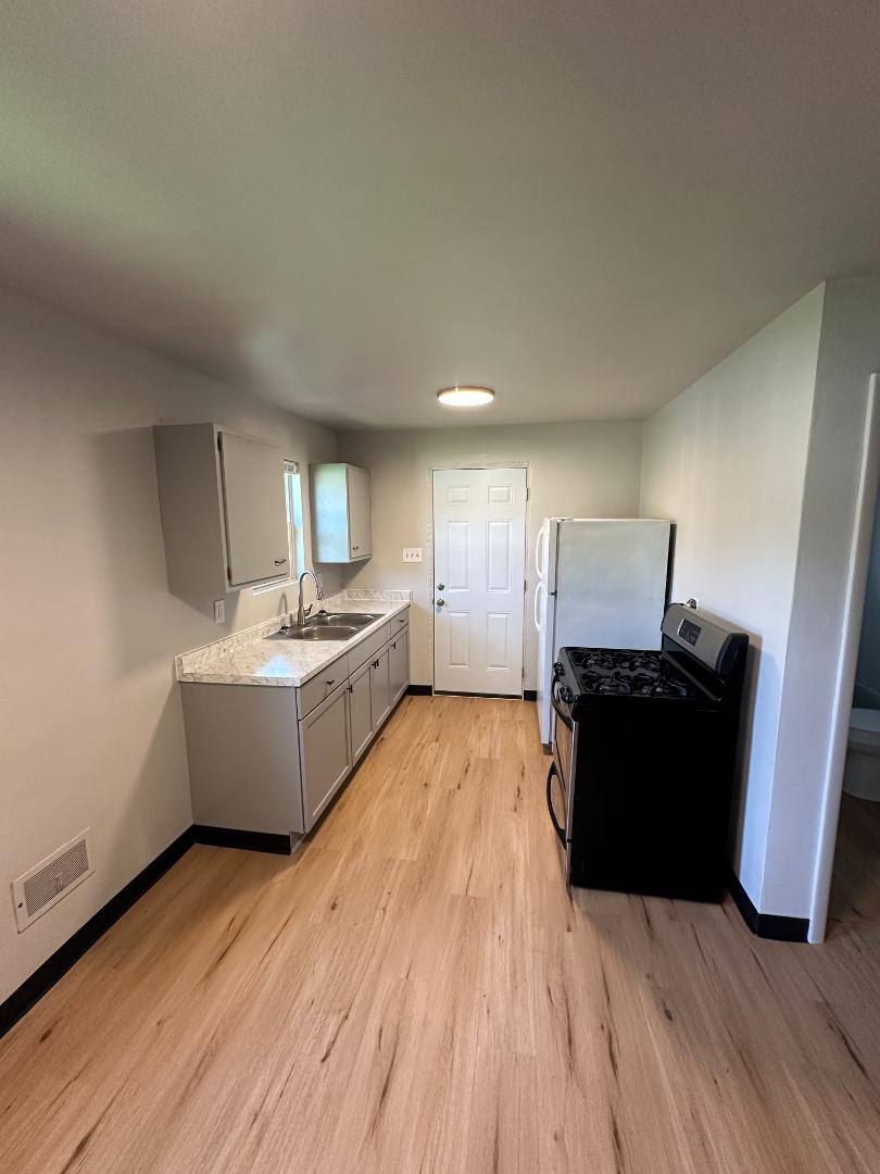 Apartment for rent at 211 E Ashley St #4, Jefferson City, MO 65101