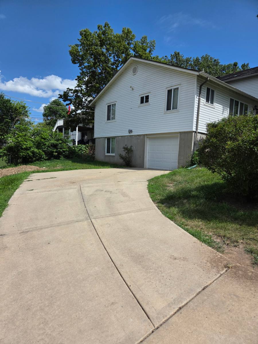 Townhouse for rent at 4747 Euclid Ave, Kansas City, MO 64130
