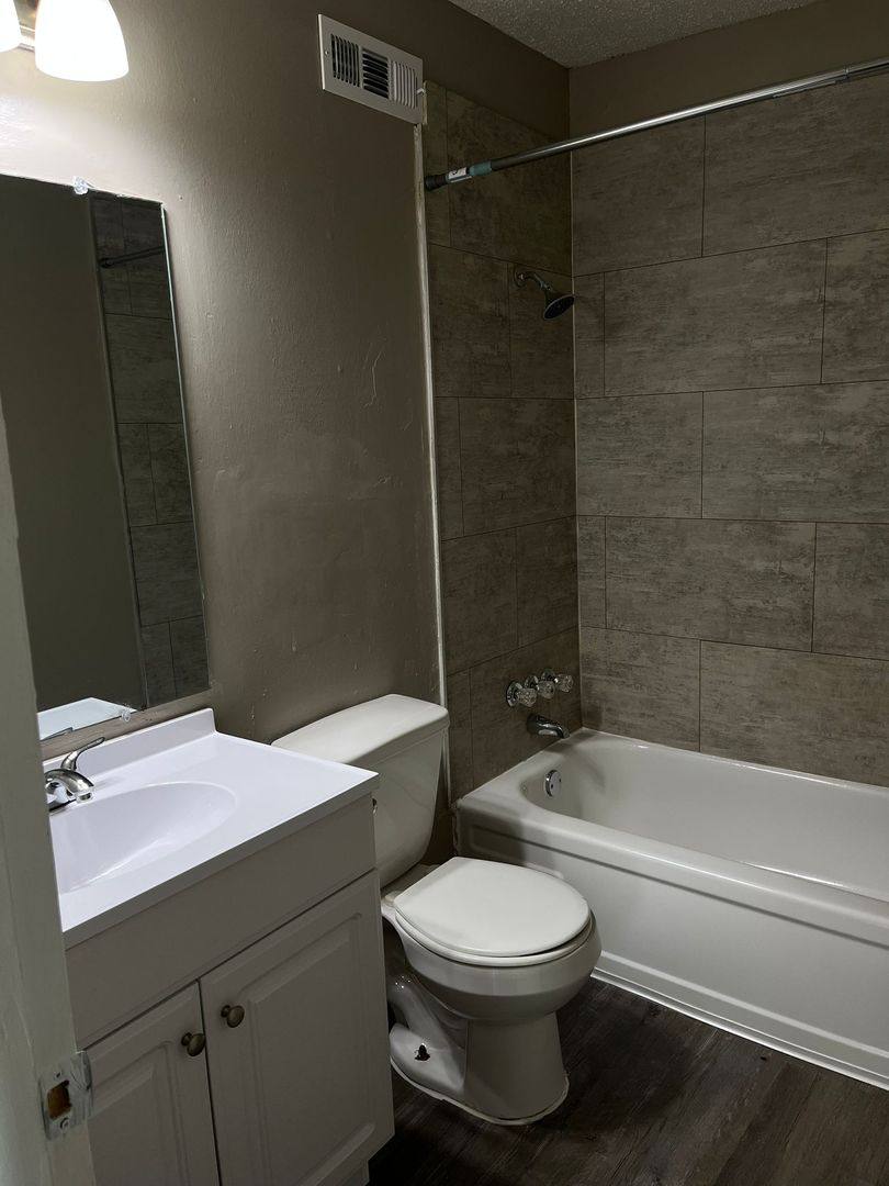 Apartment for rent at 5629 S Quaker, Tulsa, OK 74105