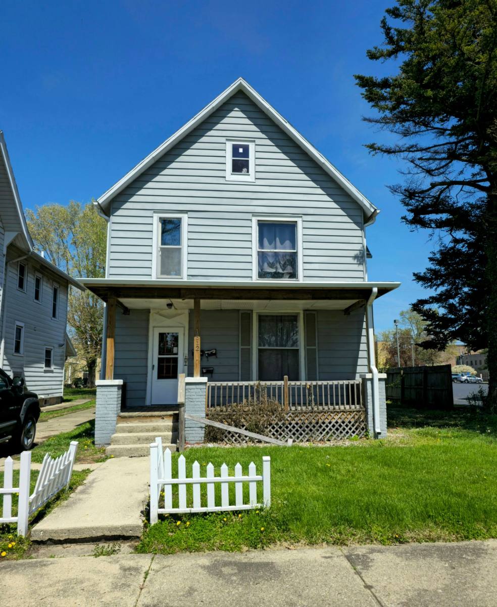 Apartment for rent at 1512 Lafayette Ave, Mattoon, IL 61938