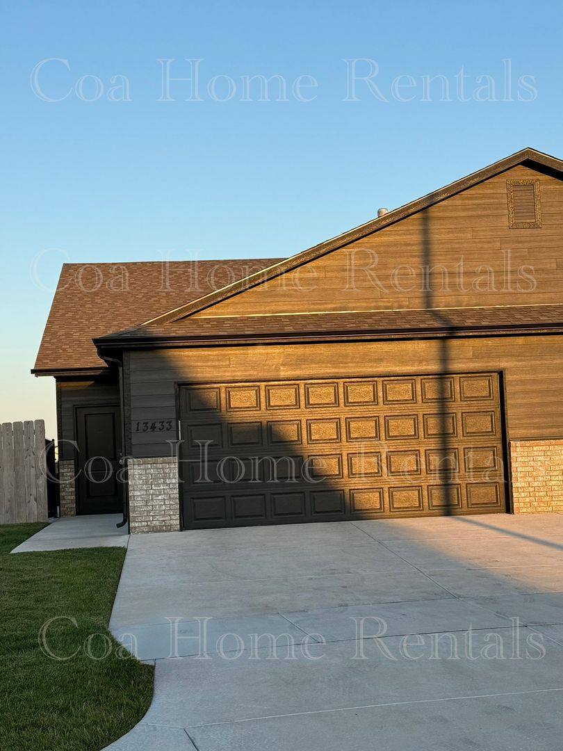 Townhouse for rent at 13433 W Haskell, Wichita, KS 67235