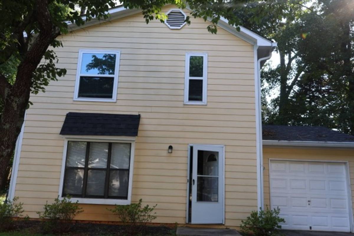 House for rent at 5331 Ridge Forest Dr, Stone Mountain, GA 30083