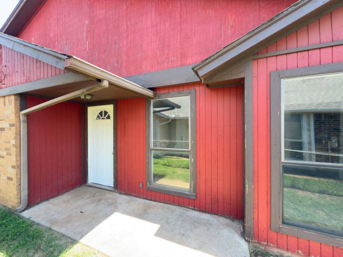 House for rent at 1109 Dustin Dr, Edmond, OK 73003