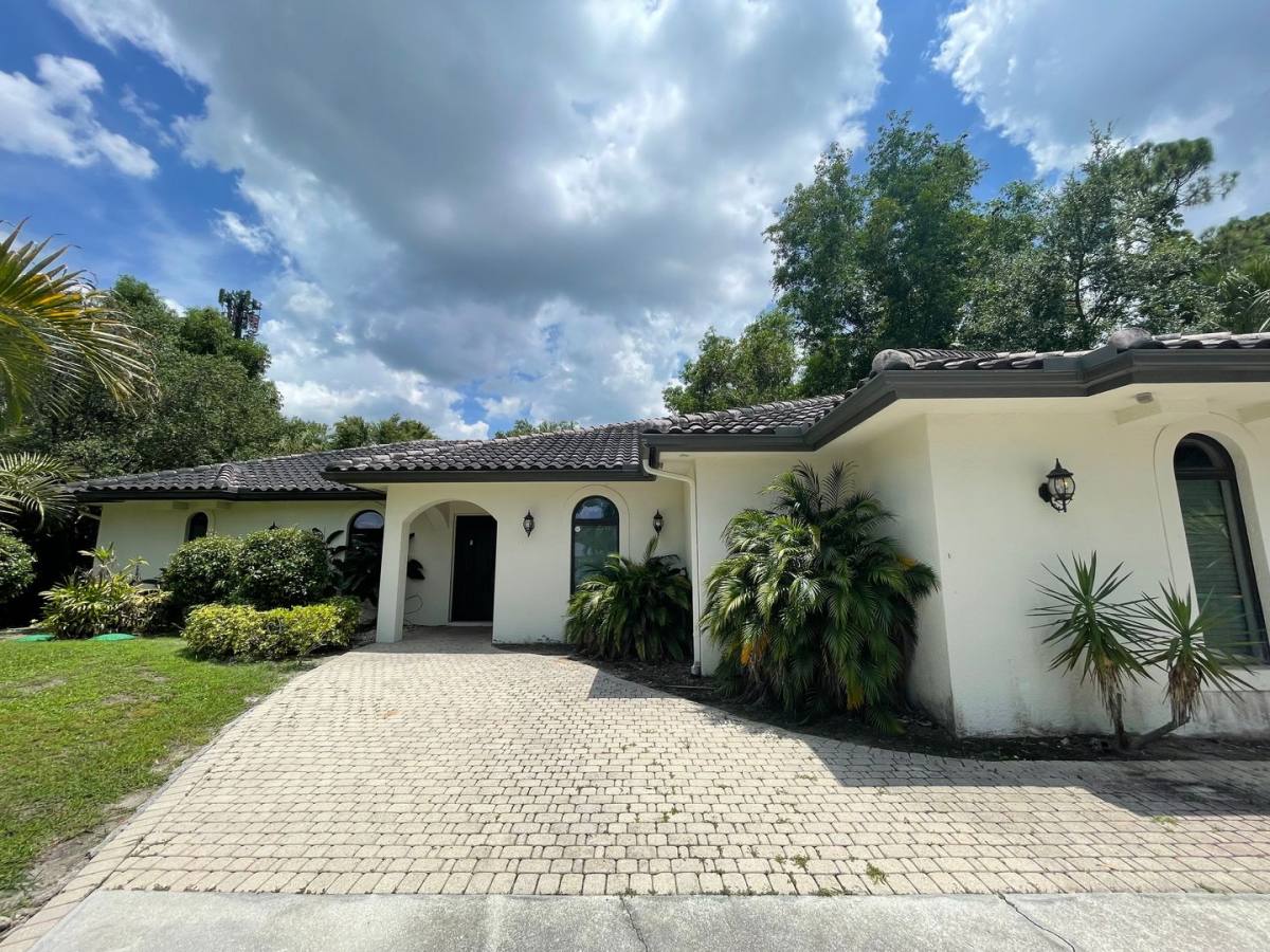 Apartment for rent at 4116 15th Ave SW, Naples, FL 34116