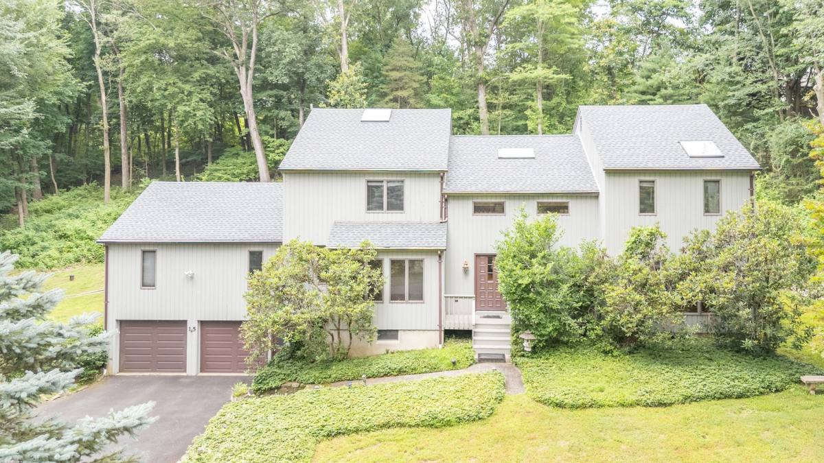 House for rent at 15 Weatherbell Dr, Norwalk, CT 06851