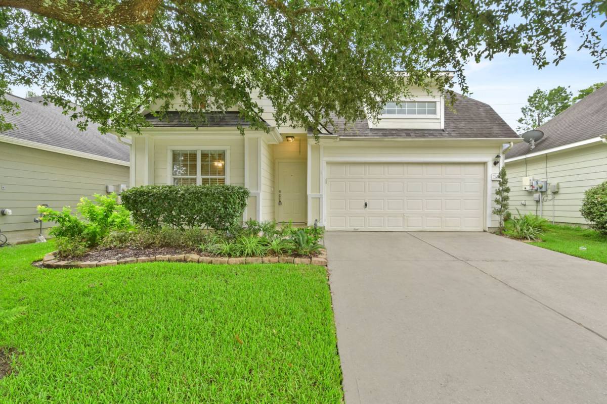 House for rent at 12806 Pecan Shores Dr, Houston, TX 77044