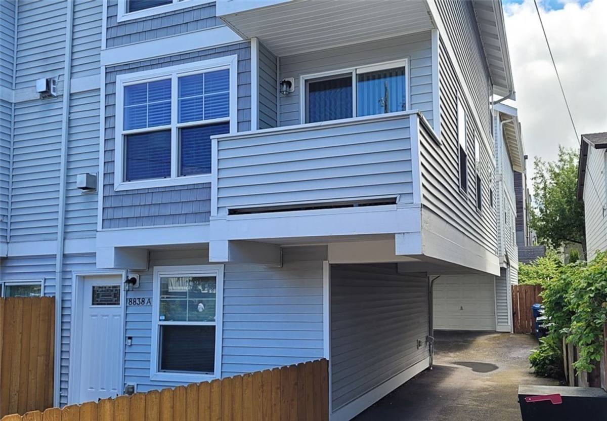 Townhouse for rent at 8836 Stone Ave N, Seattle, WA 98103