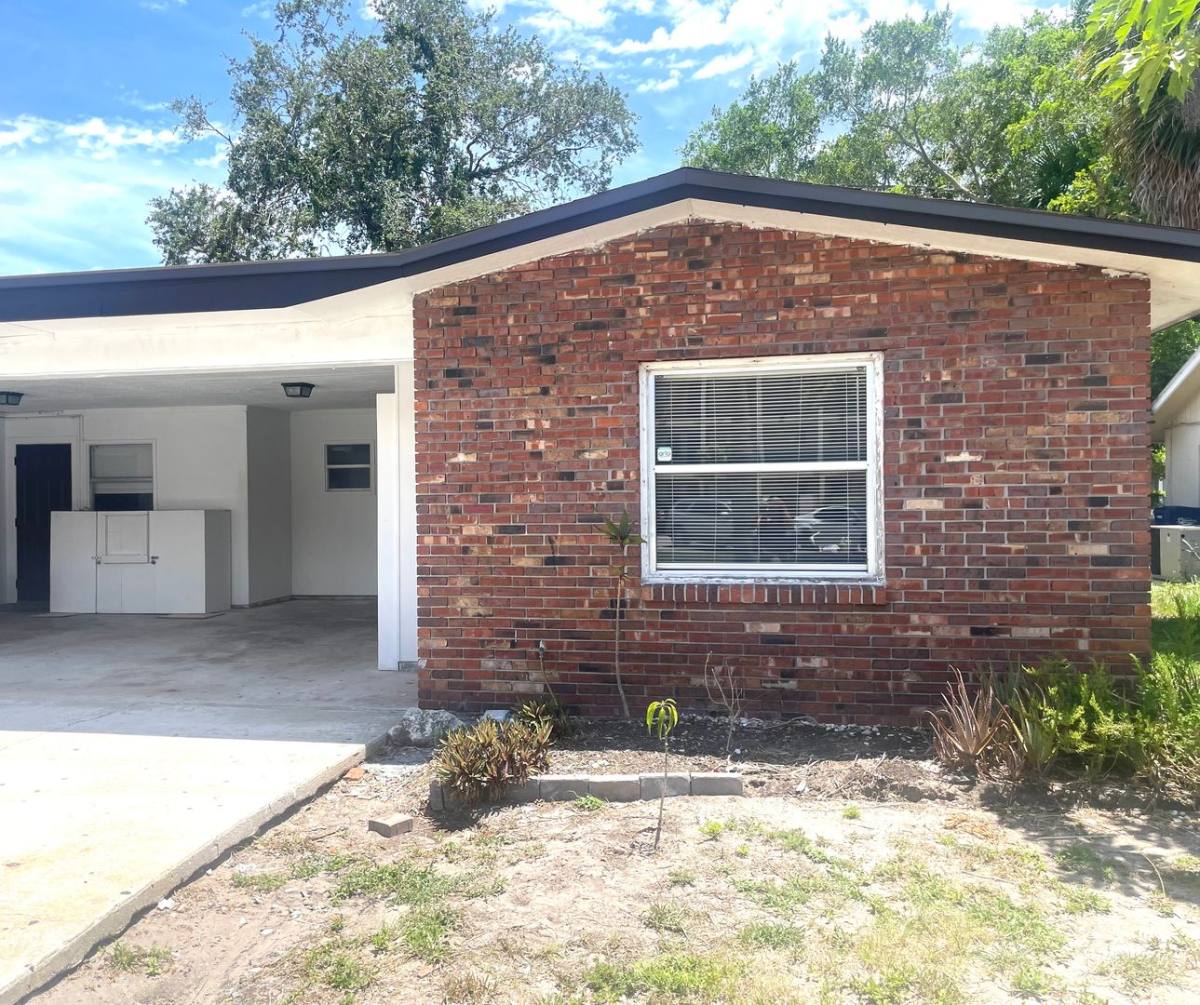 Apartment for rent at 2216 Flamingo Blvd, Bradenton, FL 34207