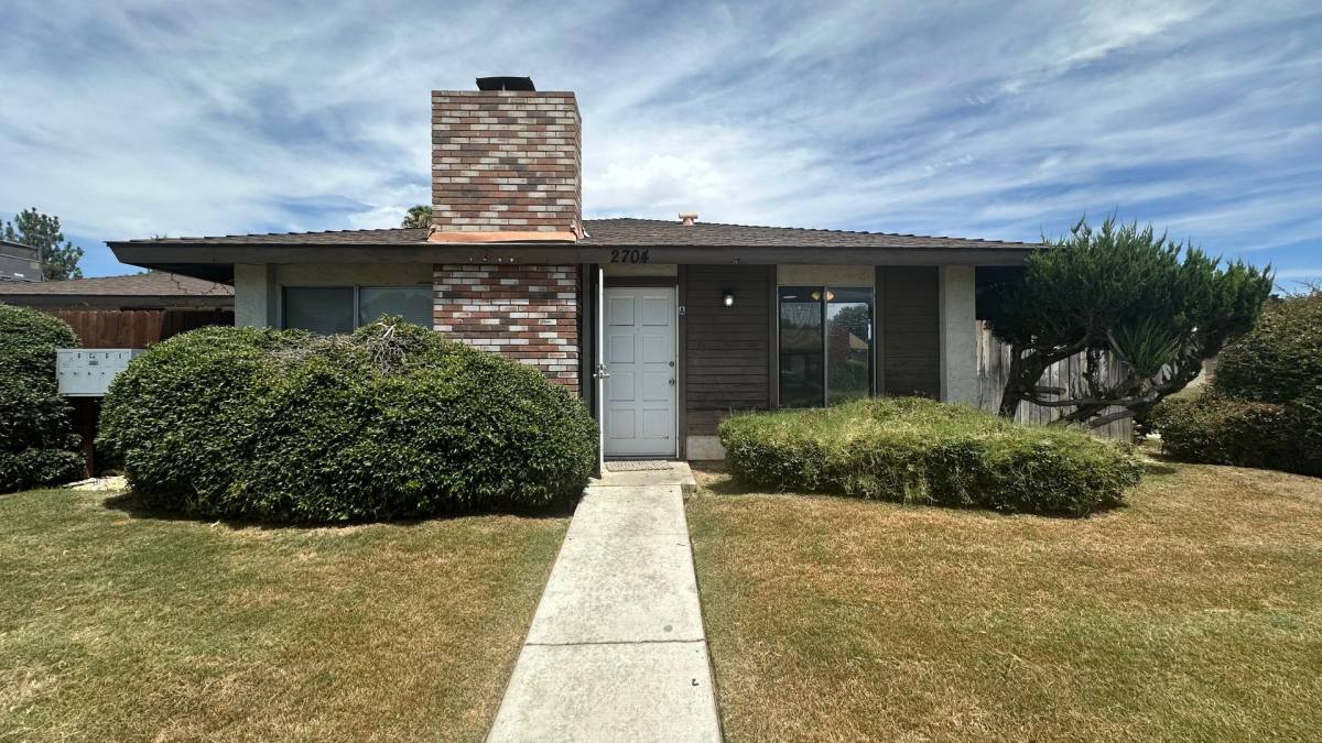 Apartment for rent at 2711 Hollyhock Lane, Bakersfield, CA 93309