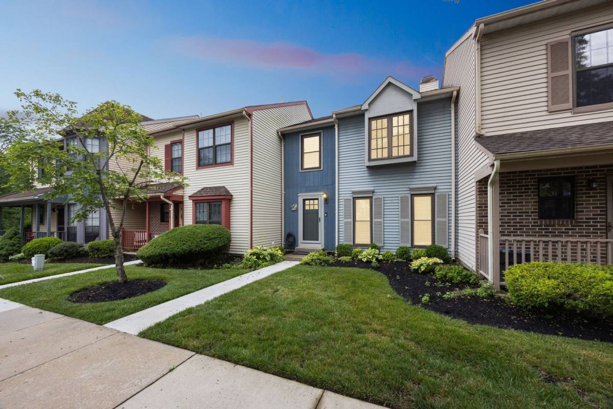 Townhouse for rent at 214 Royal Dr, Marlton, NJ 08053