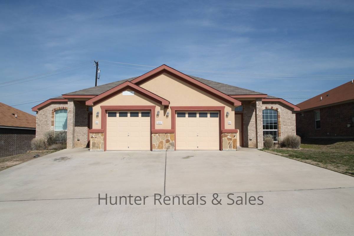 Townhouse for rent at 213-B Study Hall Loop, Killeen, TX 76549
