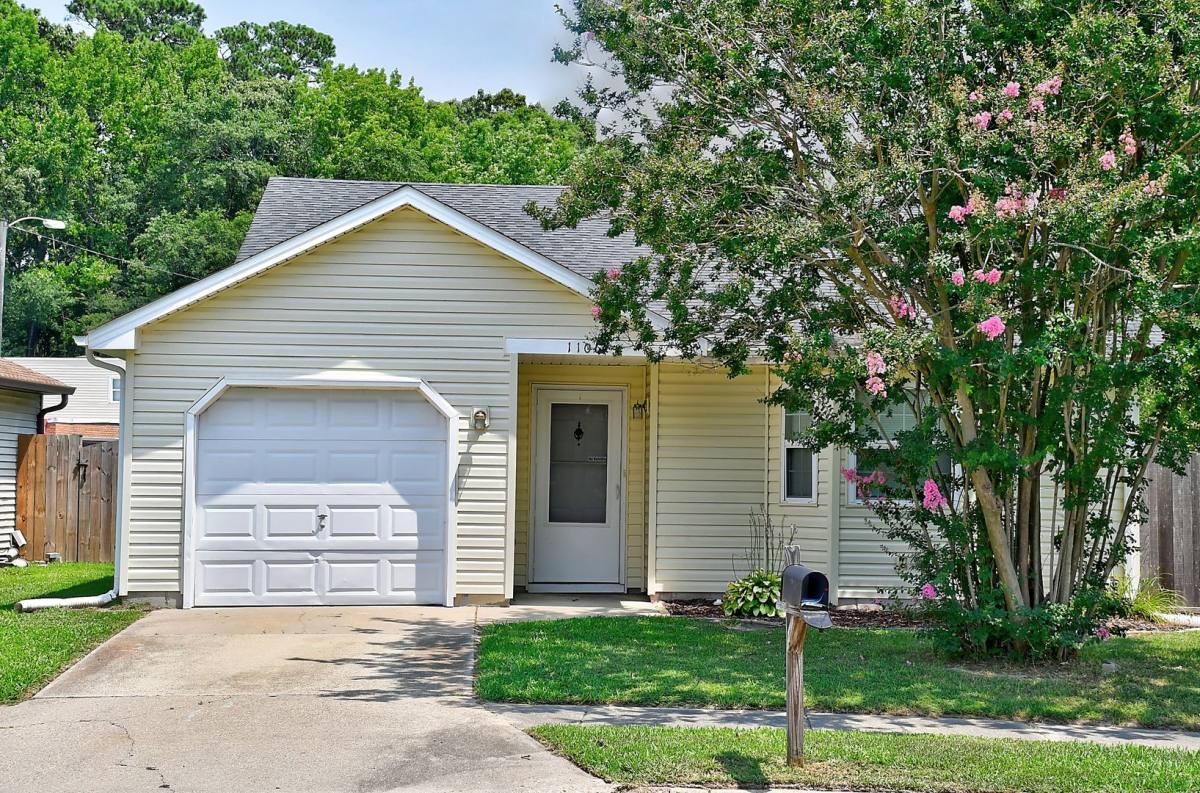 House for rent at 1106 Eaglewood Dr, Virginia Beach, VA 23454