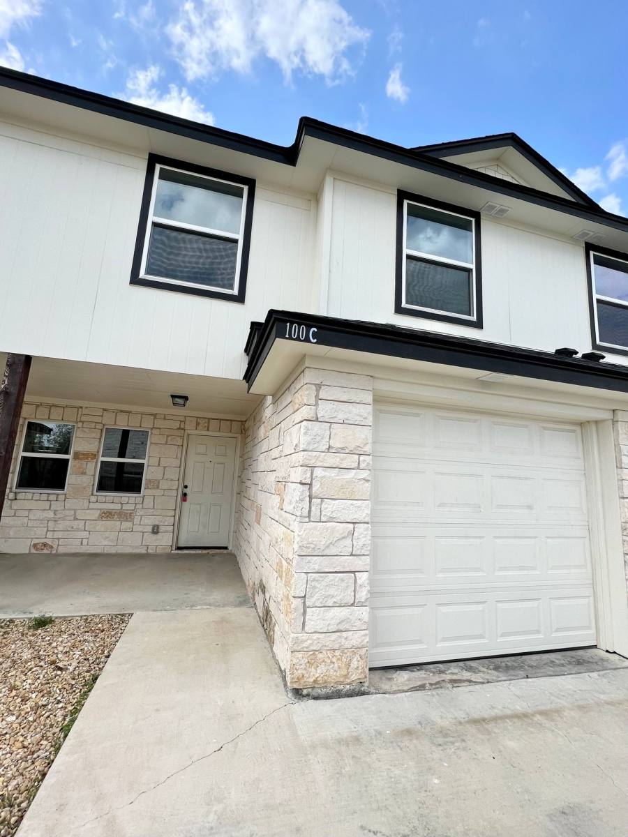 Townhouse for rent at 100 Sandstone Dr #A, Jarrell, TX 76537
