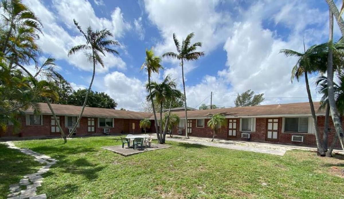 Apartment for rent at 2220 Hayes St, Hollywood, FL 33020
