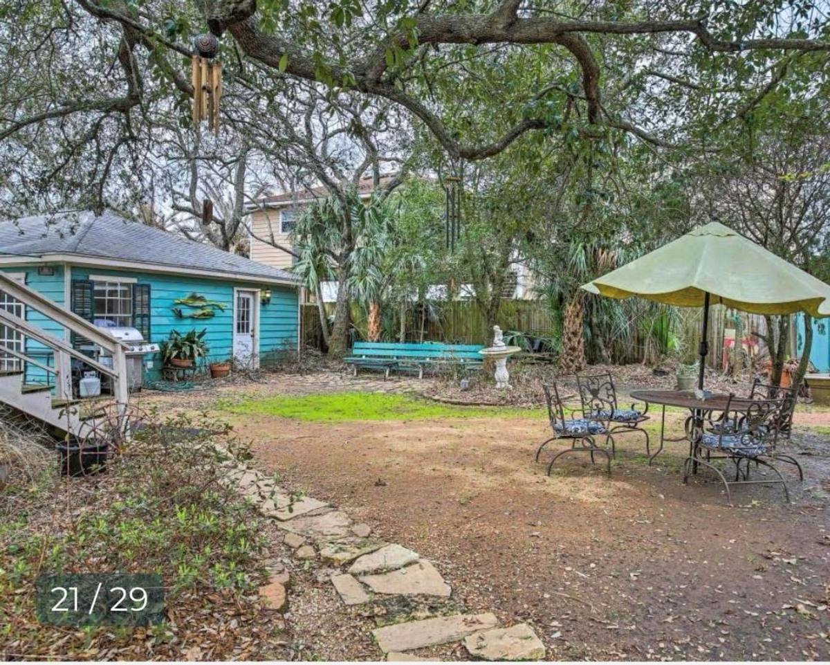 Apartment for rent at 120 5th St, Dickinson, TX 77539
