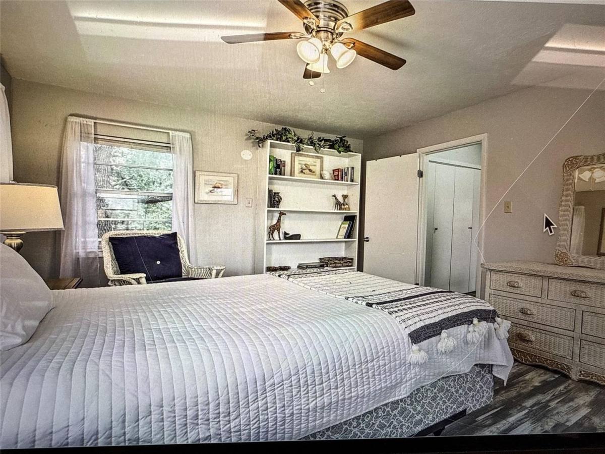 Apartment for rent at 120 5th St, Dickinson, TX 77539