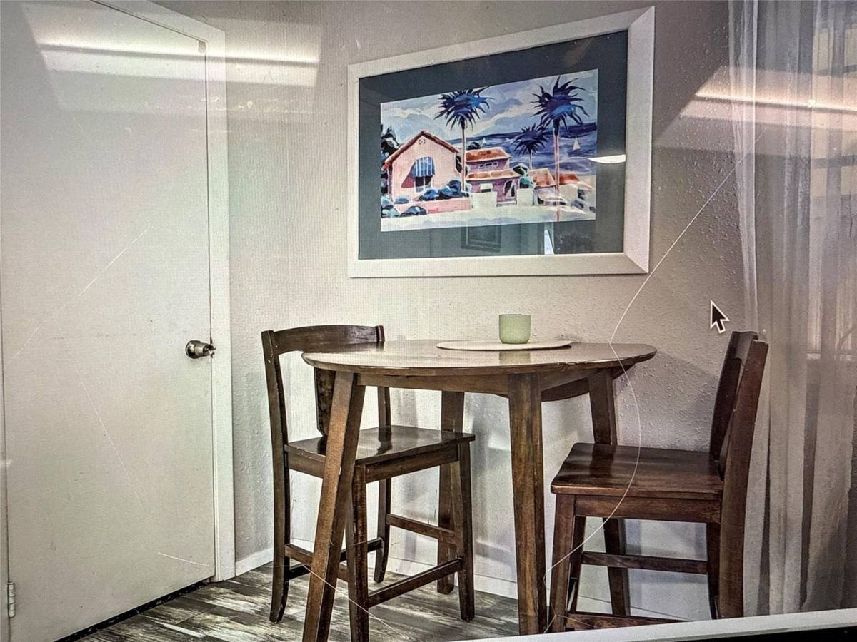Apartment for rent at 120 5th St, Dickinson, TX 77539