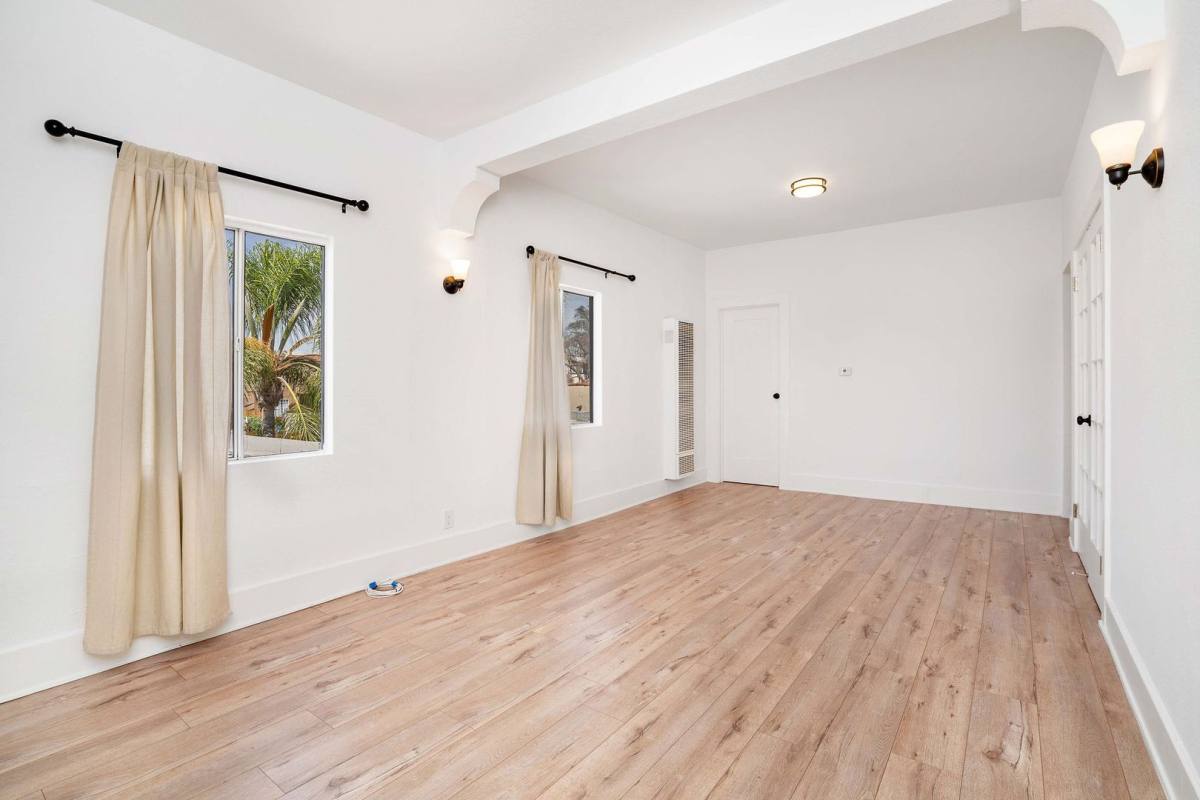 Apartment for rent at 3958 1 2 W, Los Angeles, CA 90018