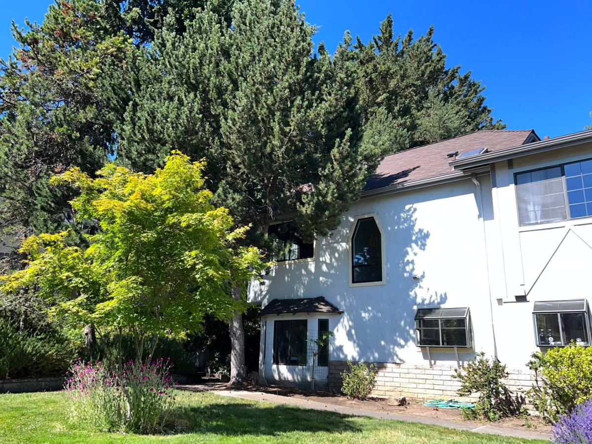Townhouse for rent at 495 Chestnut St, Ashland, OR 97520