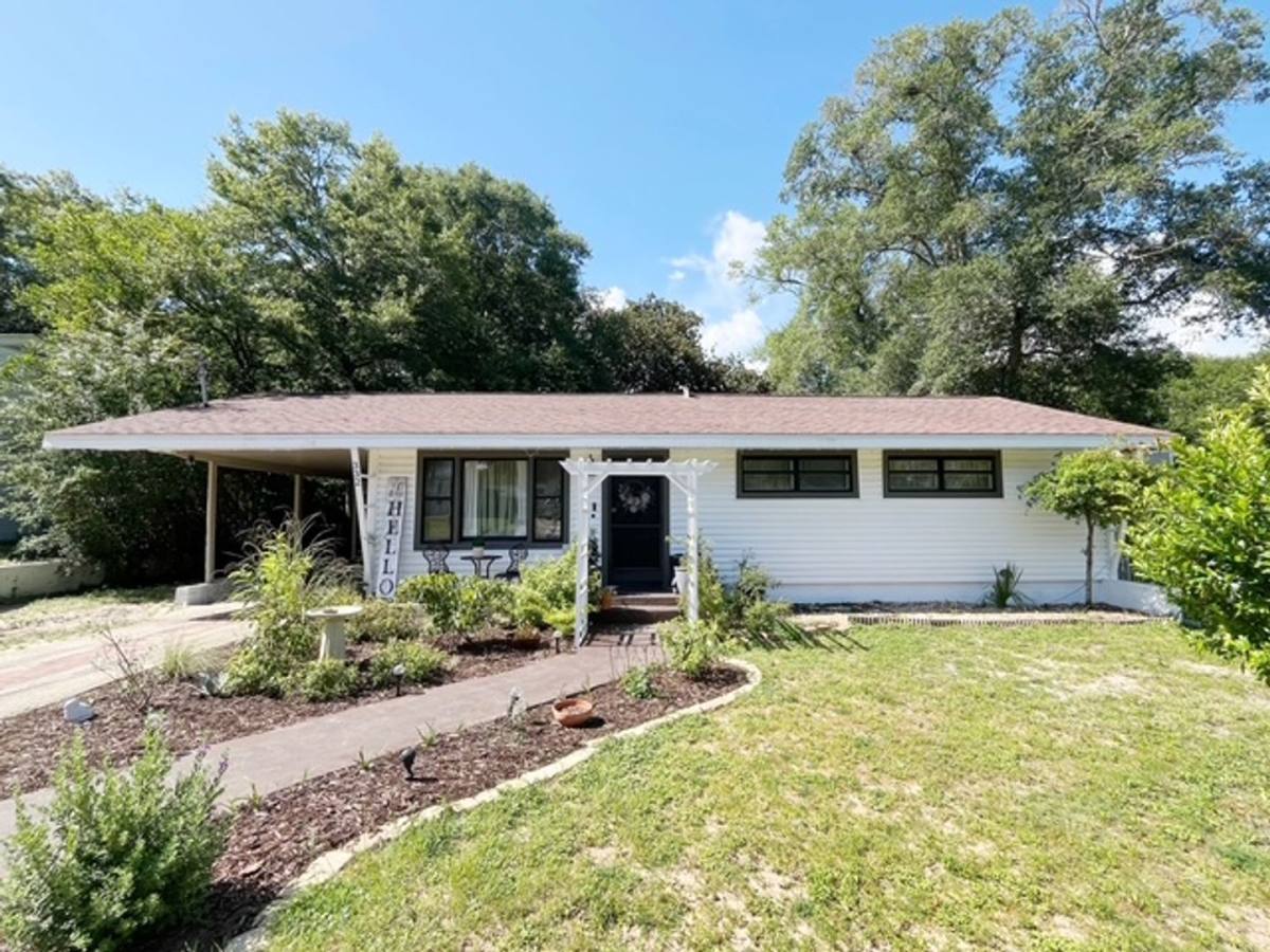 House for rent at 332 Chicago Ave, Valparaiso, FL 32580