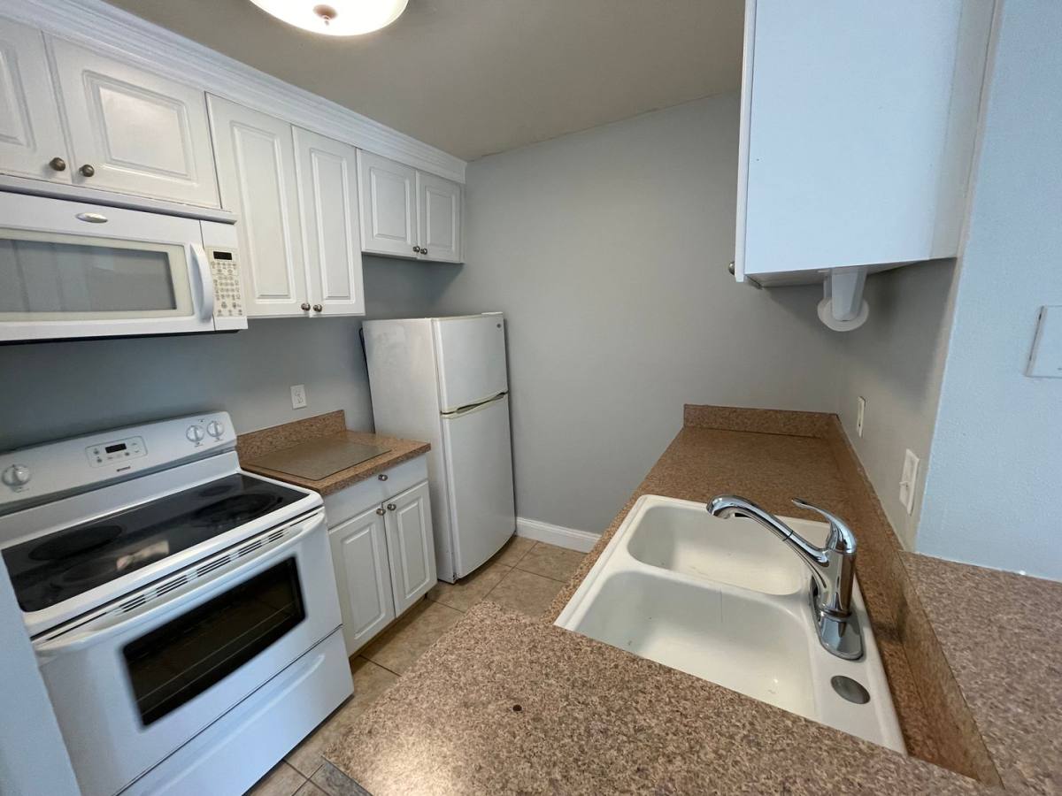 Condo for rent at 185 Santa Clara Dr, Naples, FL 34104