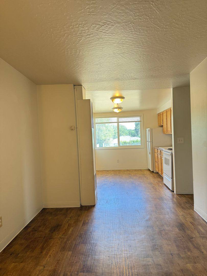 Apartment for rent at 2001-2015 SE Oak Grove Blvd, Portland, OR 97267