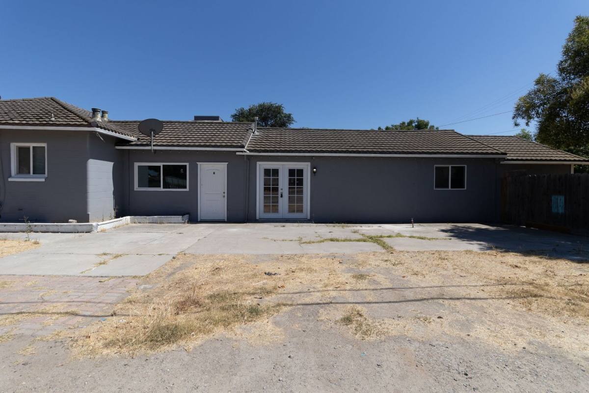 House for rent at 1005 S St, Newman, CA 95360