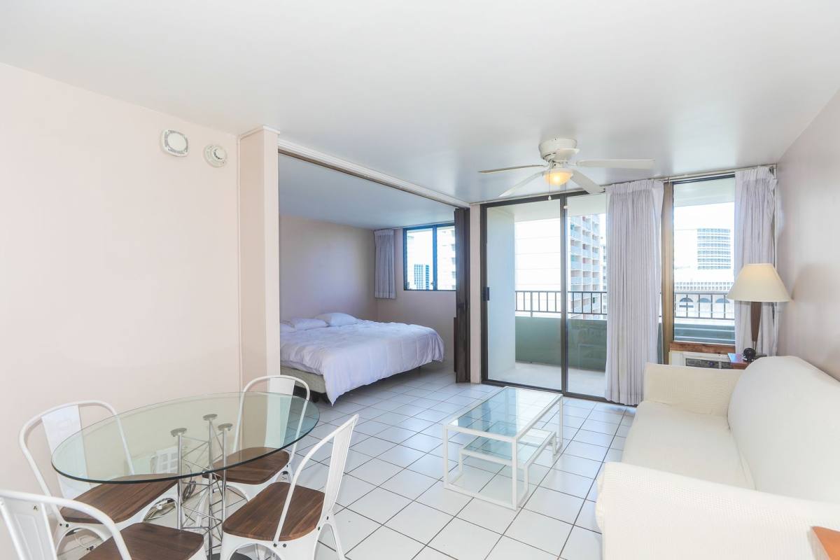 Apartment for rent at 2240 Kuhio Ave, Honolulu, HI 96815