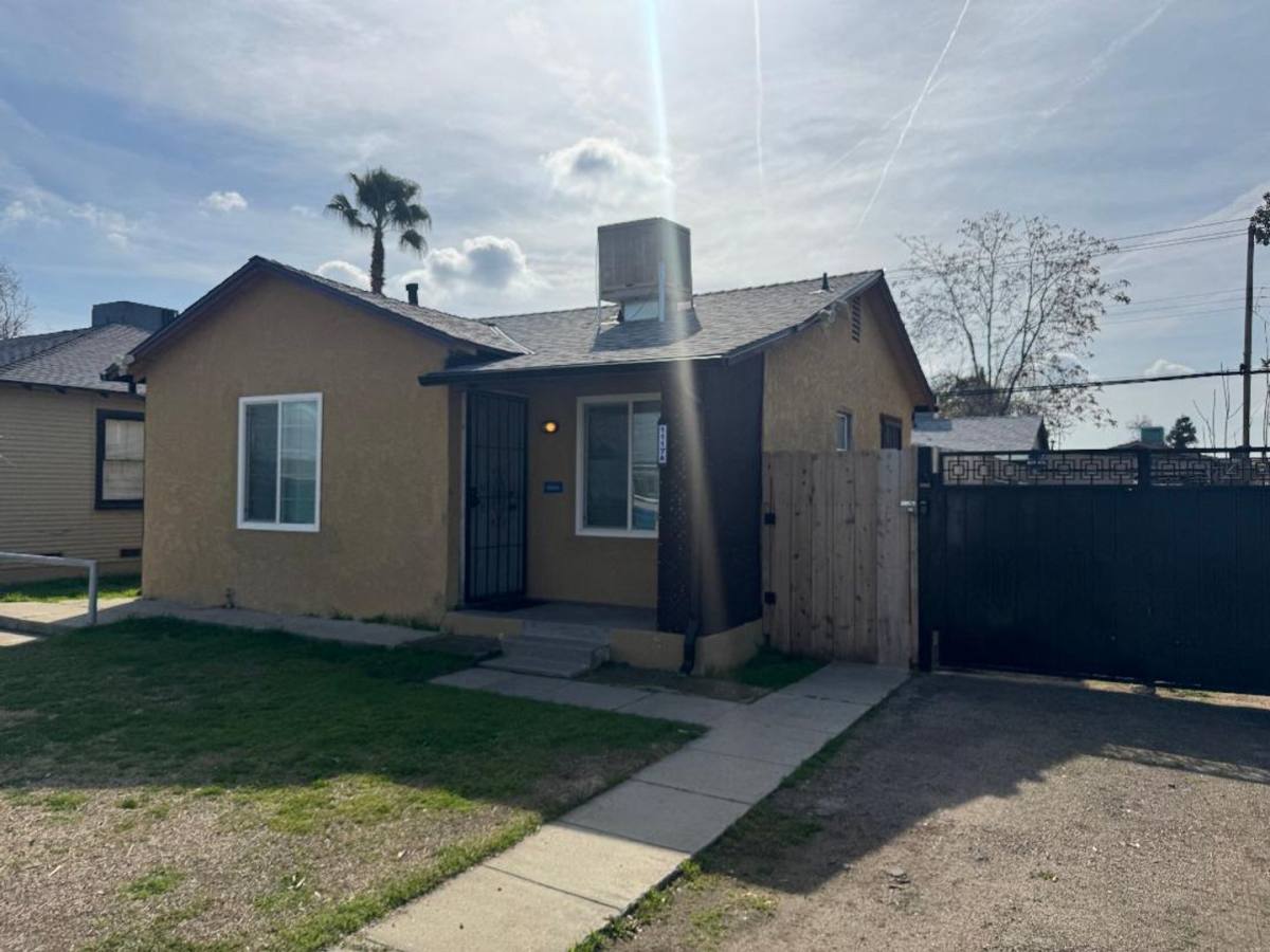 1117 Woodrow Ave, Bakersfield, CA 93308