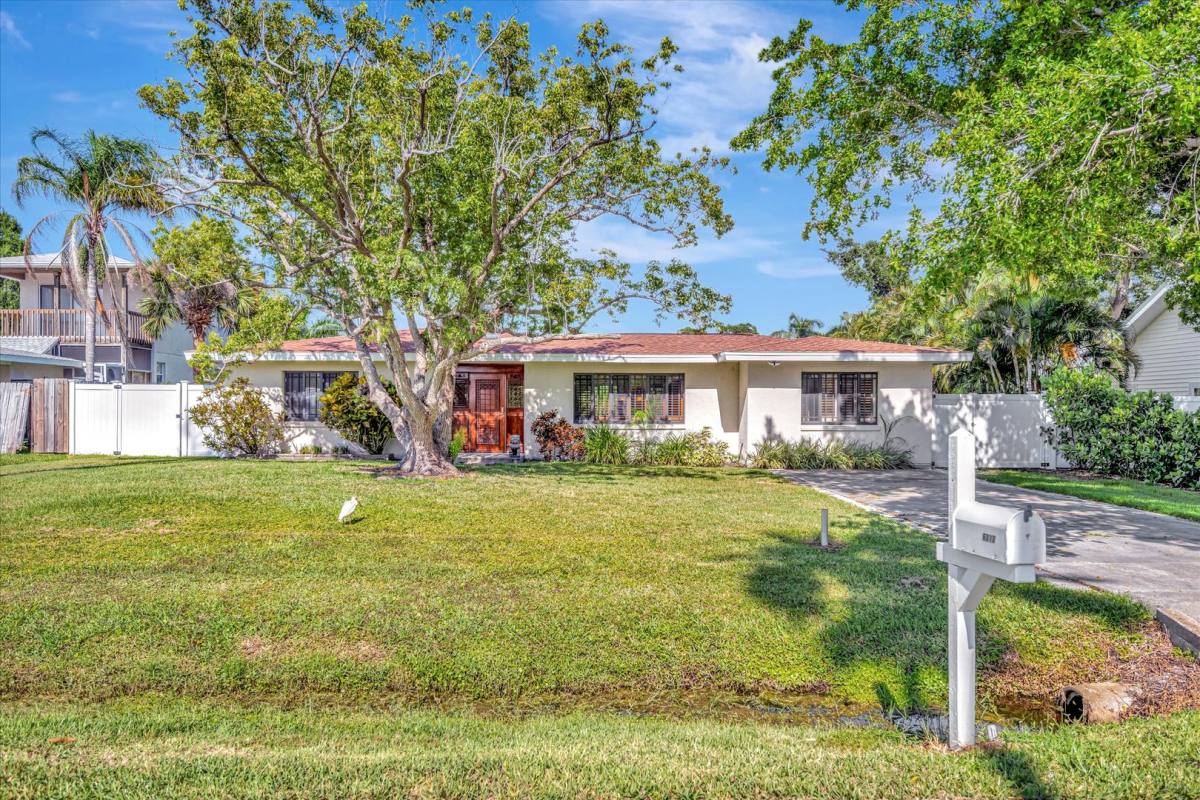 House for rent at 6313 Hollywood Blvd, Sarasota, FL 34231