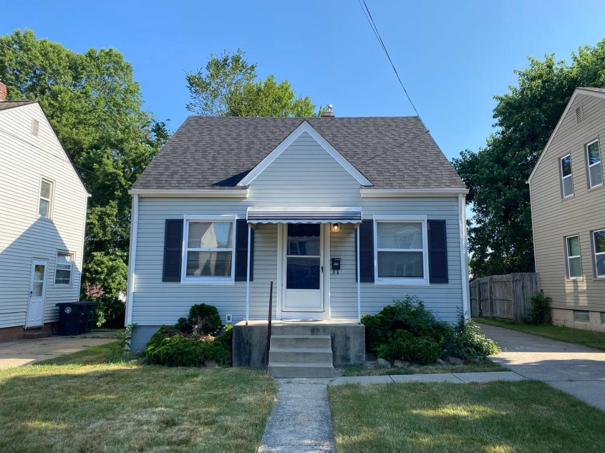 House for rent at 927 Davies Ave, Akron, OH 44306