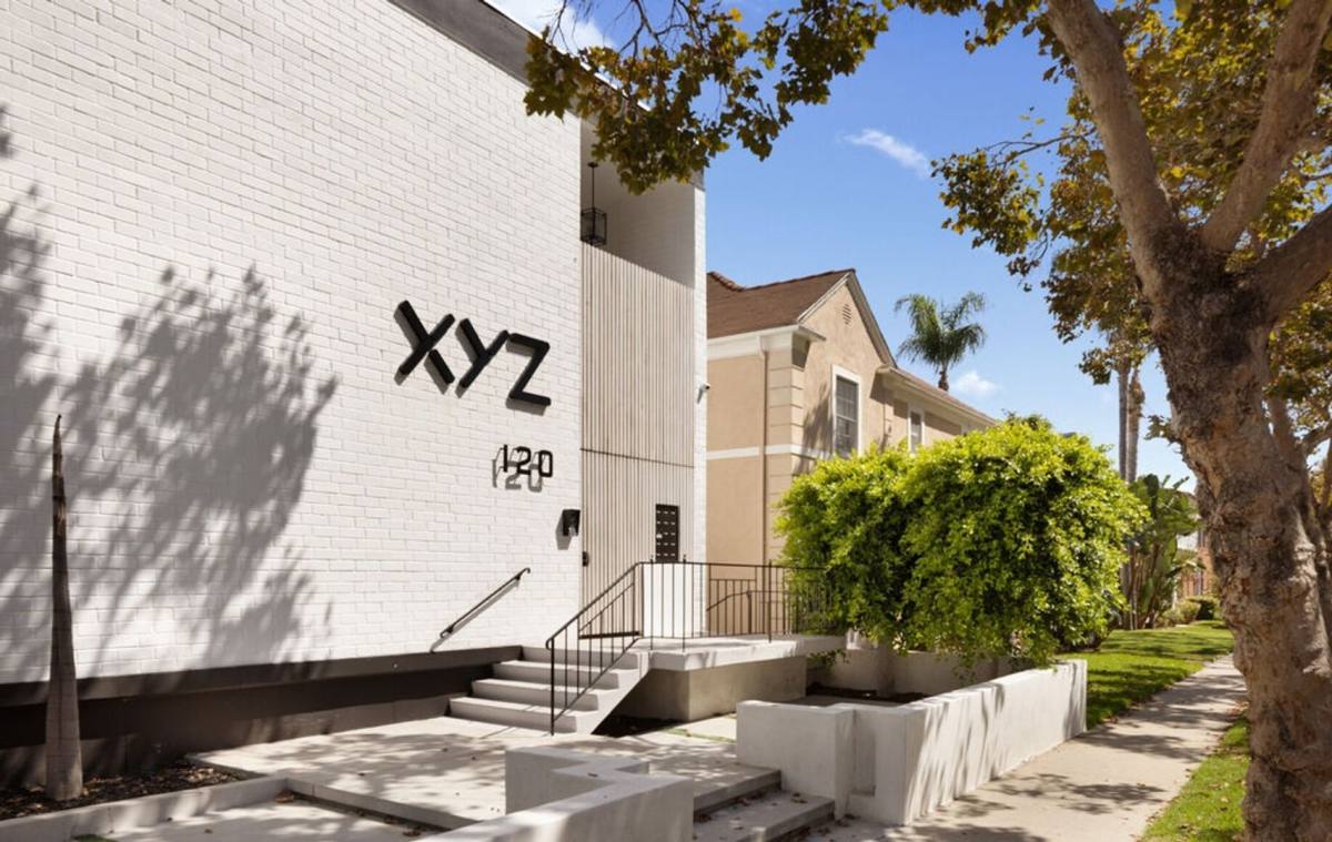 Apartment for rent at 120 S Canon Dr, Beverly Hills, CA 90212
