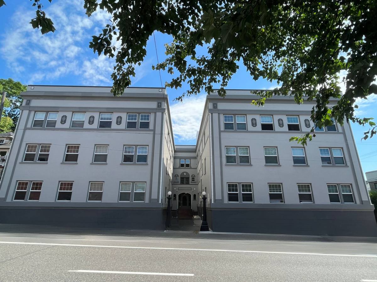 Apartment for rent at 1410 SE Belmont St, Portland, OR 97214