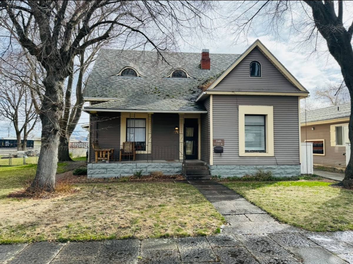 Apartment for rent at 2109 3rd St, La Grande, OR 97850