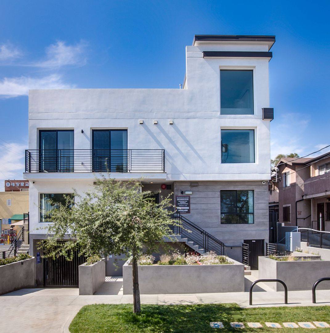 Townhouse for rent at 4255 Lockwood Ave, Los Angeles, CA 90029