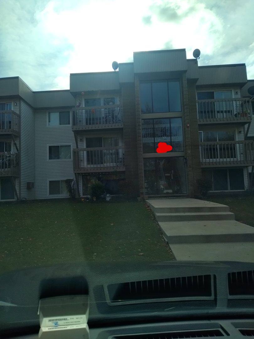 Apartment for rent at 2337 John Rolfe Dr, Schaumburg, IL 60194