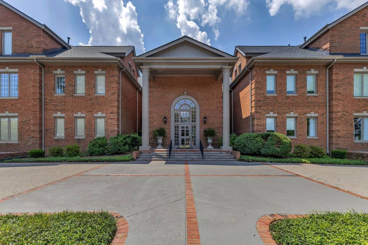 Apartment for rent at 3733 W End Ave, Nashville, TN 37205